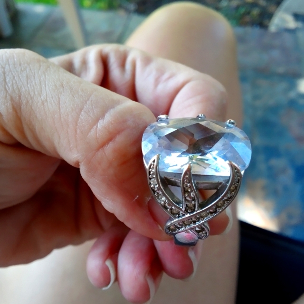 Ring - Picture 1 of 2